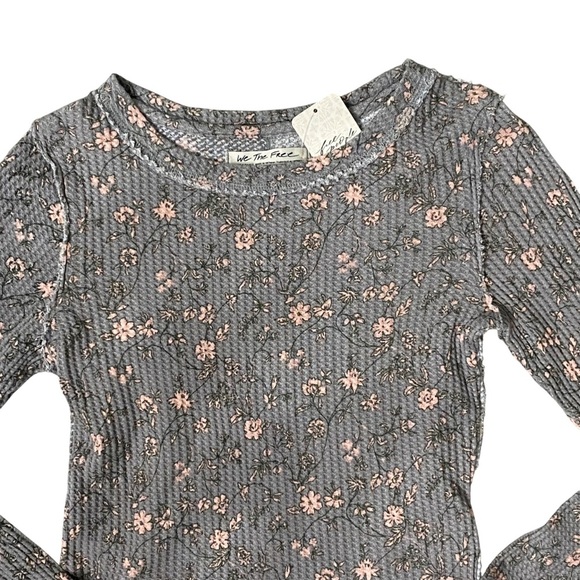 We The Free NWT Gray Waffle Knit Long Sleeve Top Thermal Floral Thumb Holes XS - Picture 2 of 9
